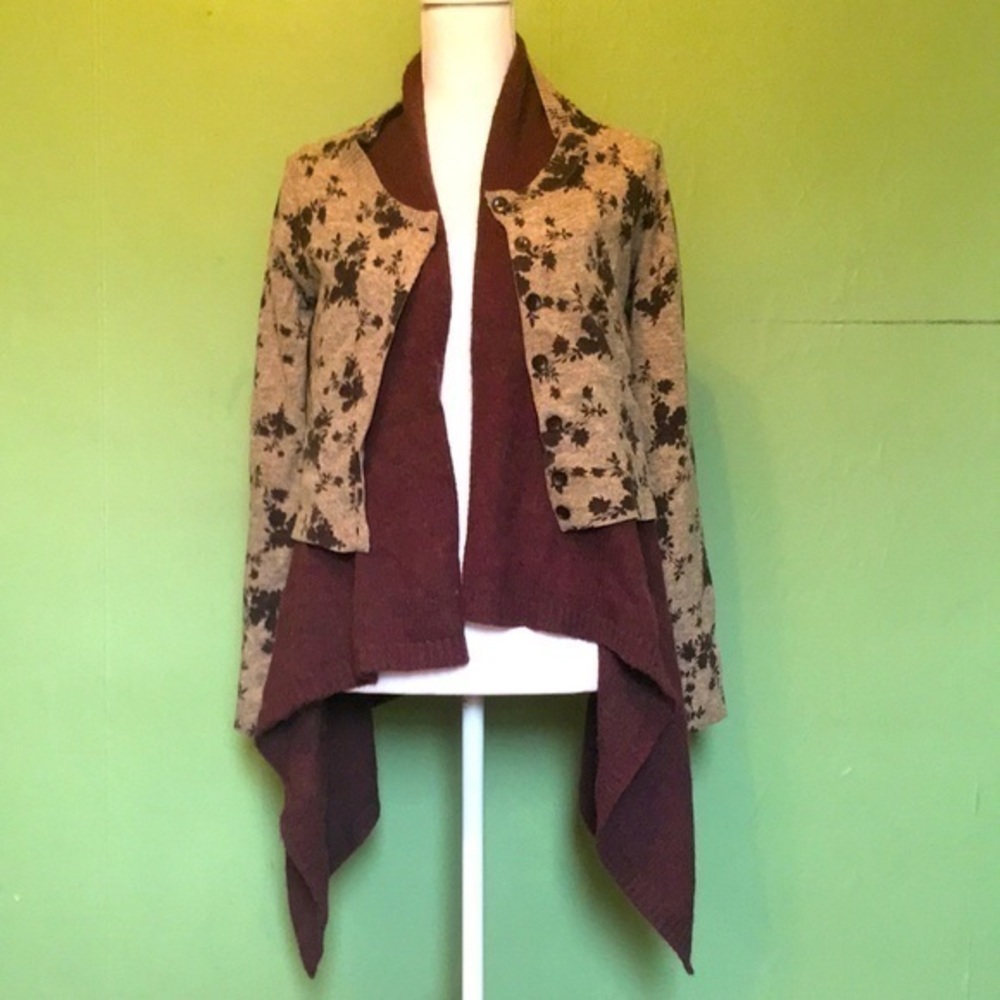 Sleeping on Snow maroon‎ & tan layered look sweater